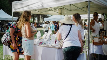 Zomerse sfeer tijdens open Zomermarkt van GGz Centraal in Ermelo