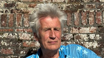 Columnist Jos Schuring haalt Theater Kijkclub naar Harderwijk: ‘Meer theaterplezier met Arian Foppen’