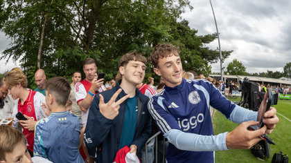 In beeld: Ajax speelde een oefenduel tegen Panathinaikos op Ermelose bodem