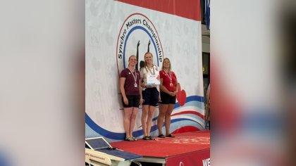 Ermelose synchroonzwemster Jet van Deijk succesvol op Nederlands Kampioenschap Masters