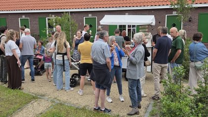 Gezelligheid en ontmoeting in de binnenhof van nieuwbouwwijk Ons Stadsgezicht in Harderwijk