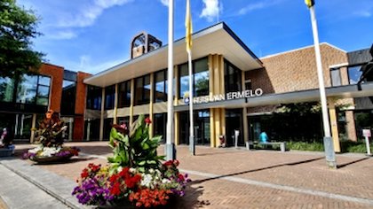 Fracties van Progressief Ermelo, SGP en VVD uiten kritiek op anterieure overeenkomst; gaf college foutieve informatie aan raad?