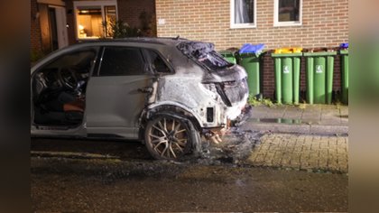 Geparkeerde auto uitgebrand aan de Gerard Doustraat in Ede