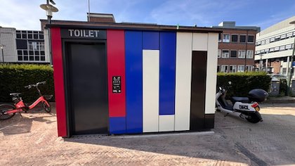 Nieuw openbaar toilet Helleplein is niet te missen, nog drie op komst