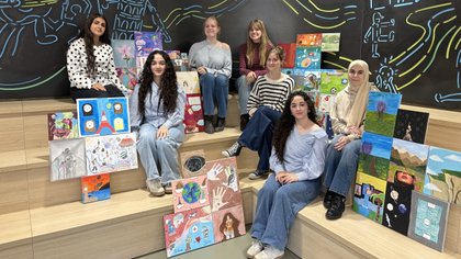 Een kunstproject dat verbindt door toekomstdromen op canvas te schilderen: ‘Zij wilden gewoon vrijheid’