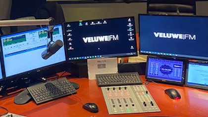‘Putten dreigt zijn lokale stem te verliezen’: gemeente vecht om behoud zendtijd en toekomst Veluwe FM