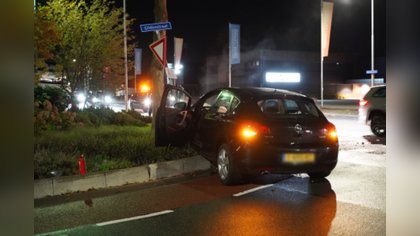Flinke schade bij ongeval tussen auto en bestelbus in Nijkerk