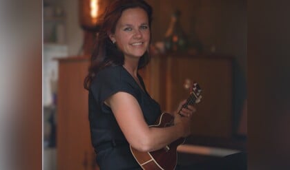 Inge fotografeert hobby’s: Corine houdt van muziek