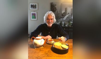 Gerdien op de thee bij Bertus van Elburg