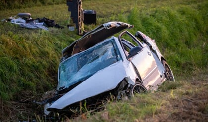 Auto belandt in sloot bij heftig ongeval beruchte Kralen
