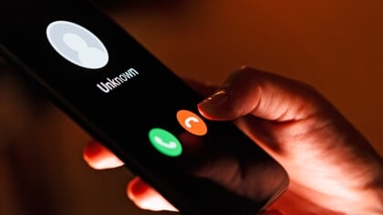 Tiener gearresteerd voor vermoedelijke oplichting met nep-iPhones