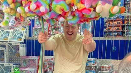 Jordy staat met de ballenfontein op de kermis: ‘Een van de leukste locaties is toch wel Etten-Leur’