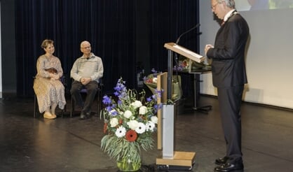 Burgemeester Don Bijl reikt 7 Koninklijke Onderscheidingen uit