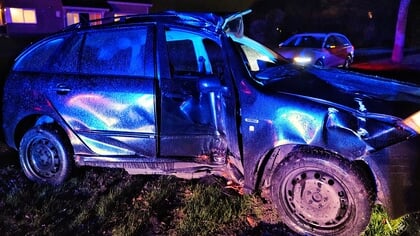 Auto botst tegen boom bij Zevenbergen, bestuurder gewond naar ziekenhuis