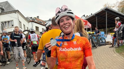 Wielrenster Petra Welmers sluit seizoen af in eigen polder ‘Heel leuk om een thuiswedstrijd te doen’