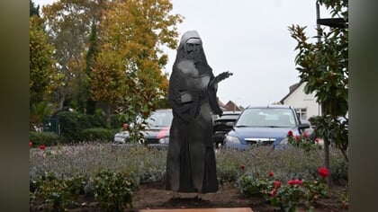 Monument voor Heilige Zuster Marie Adolphine