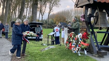 Drie vrijheidsklokken luiden tegelijk: unieke herdenking tussen Welberg en Canada 