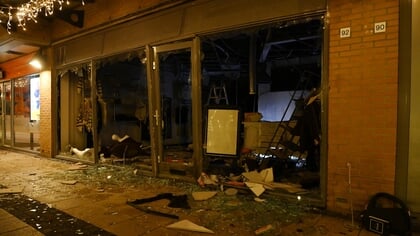 Enorme schade door explosies bij winkel aan de Heksenakker, vier woningen ontruimd