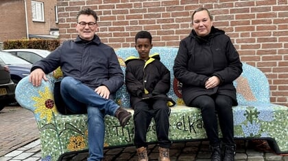 Jubileumgeschenk van ‘t Stoofje onthuld: ‘Hopen op mooie gesprekken op de Stoofa’