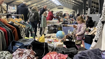 Zwarte Markt bij manege Akenburg