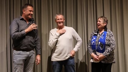 Feestelijk eerbetoon bij afscheid van Koger icoon Vroon van Beek