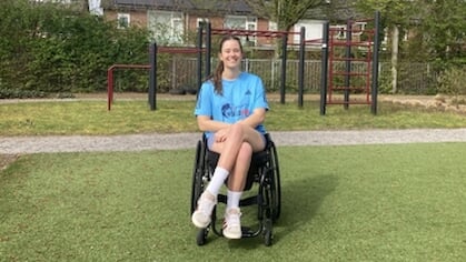 Isa (20) zou nooit meer lopen: ‘Ik wilde laten zien dat ik het wel kan’