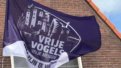 Initiatiefnemers Waddenpetitie met bus naar Den Haag