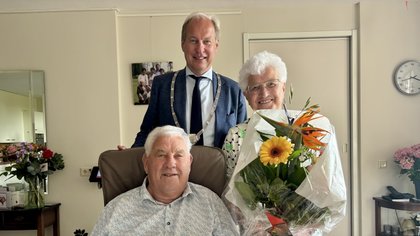 Rien (89) en Lisa (85) vieren briljanten huwelijk: ‘Zij viel op mijn schapenogen’