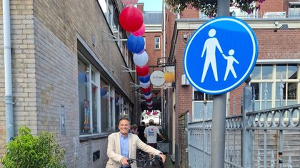 Een bord alleen maakt nog geen veilige straat’: CDA en VVD willen harder optreden tegen fietsers in Tussen de Markten