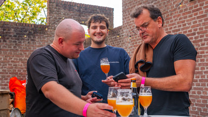 Blonde baron valt in de smaak bij Floris op het Thoolse Bierfestival