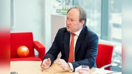 Burgemeester Hein van der Loo zorgt goed voor zijn stad