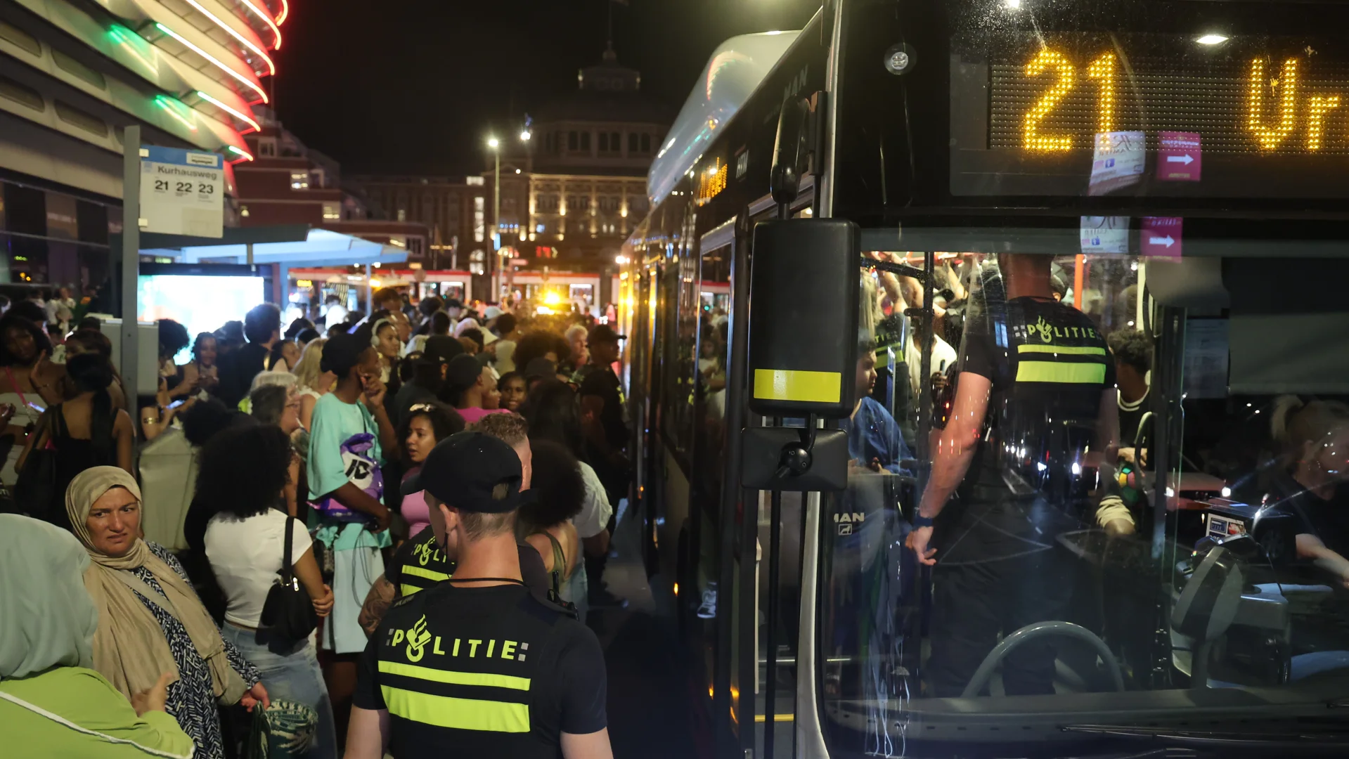 Drukte op Scheveningen zorgt voor chaos in openbaar vervoer