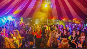Carnaval Loverz knalt het dak eraf in het Moesland