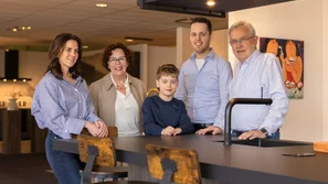 Schaijks familiebedrijf Manders Keukens viert gouden jubileum